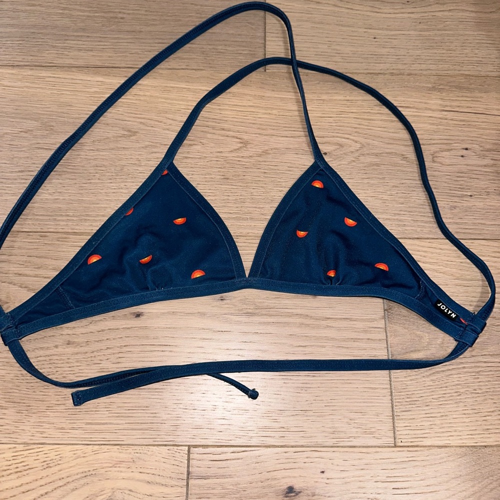 small jolyn triangle top